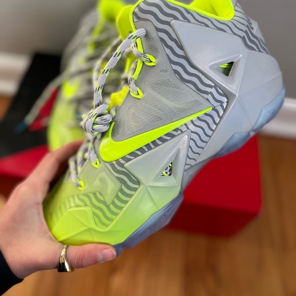 Lebron XI Collection *DEADSTOCK* - Picture 6 of 8